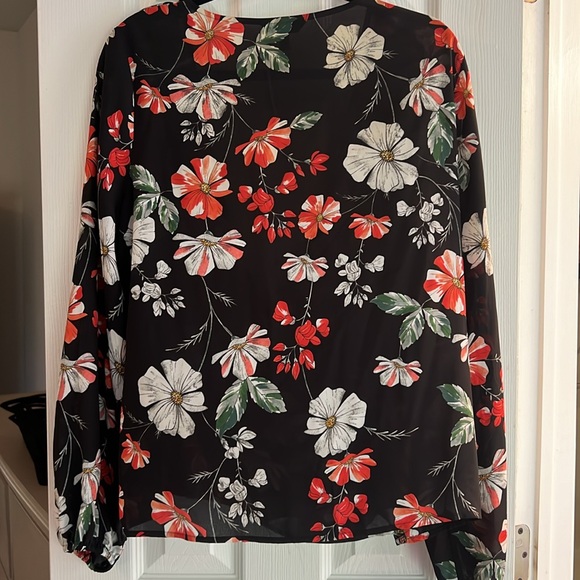 Express floral wrap blouse - Picture 3 of 4
